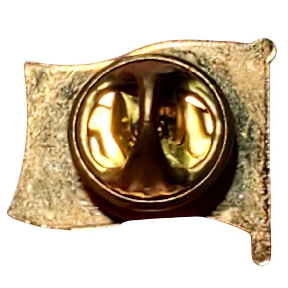 Vintage Manitoba Canada Provincial Flag Lapel Pin Enamel - Picture 2 of 3